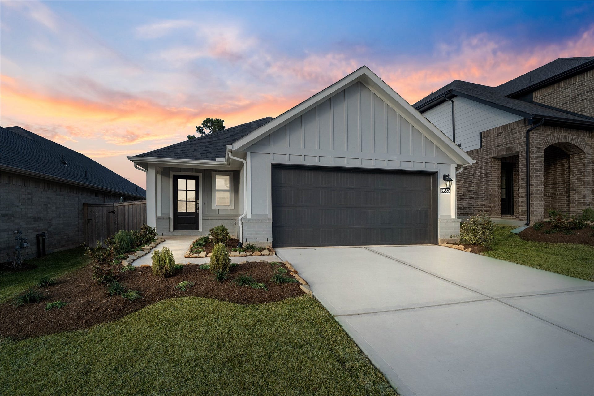 19560 Stripe Hill Bend, Montgomery, TX 77316 Welcome home to 19560 Stripe Hill Bend located in Montgomery Ridge and zoned to Montgomery ISD.