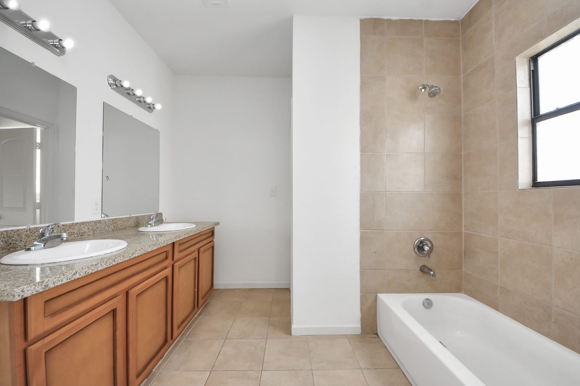 4303 Oakridge Drive, #A, Pasadena, TX 77503 Master Bathroom