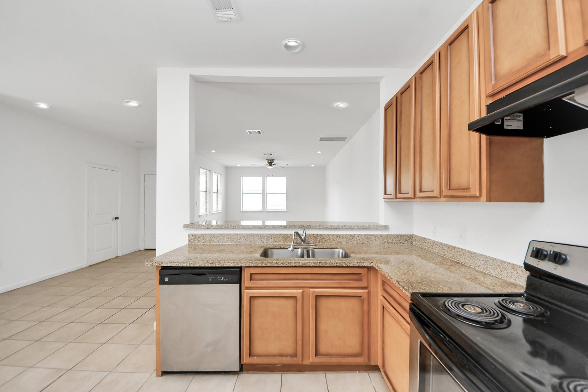 4303 Oakridge Drive, #A, Pasadena, TX 77503 Kitchen/Living Room