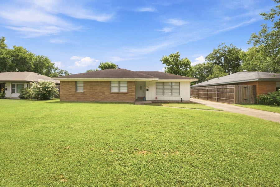 Property photo for 914 Martha Street, Deer Park, TX