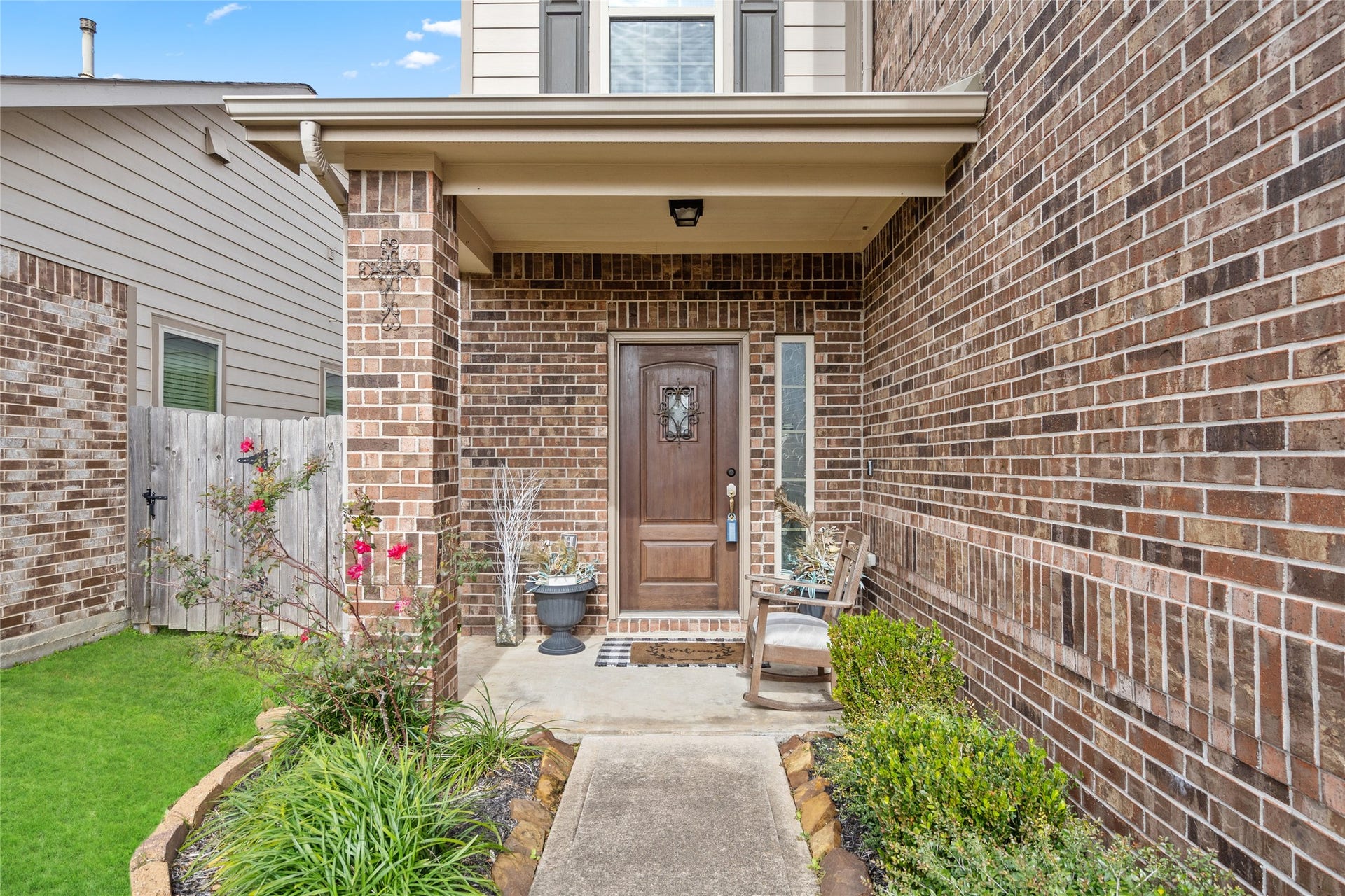 3058 Hawthorne Glen Lane, Dickinson, TX 77539 Covered Entry