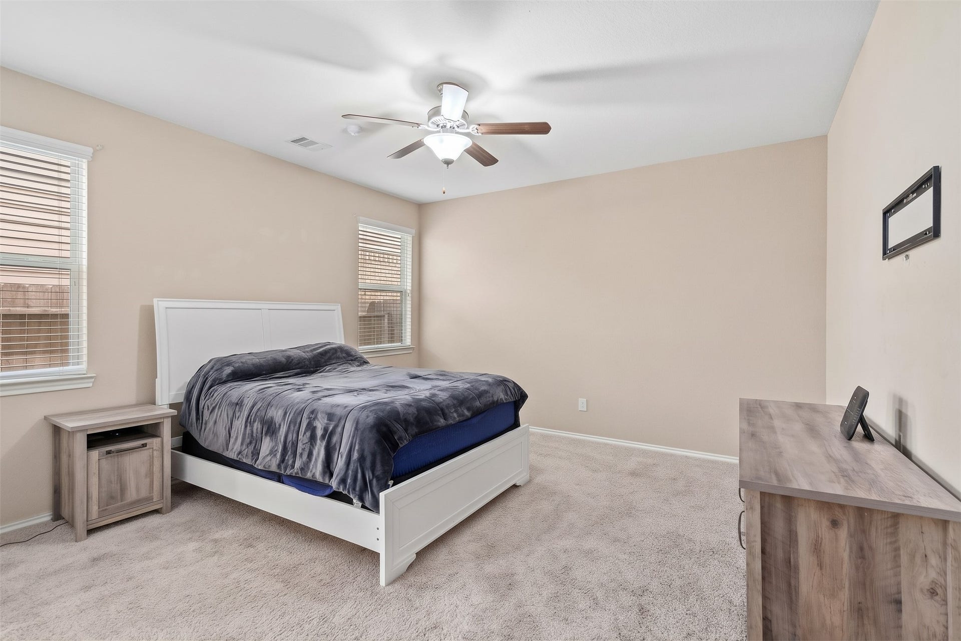 3058 Hawthorne Glen Lane, Dickinson, TX 77539 Primary Bedroom