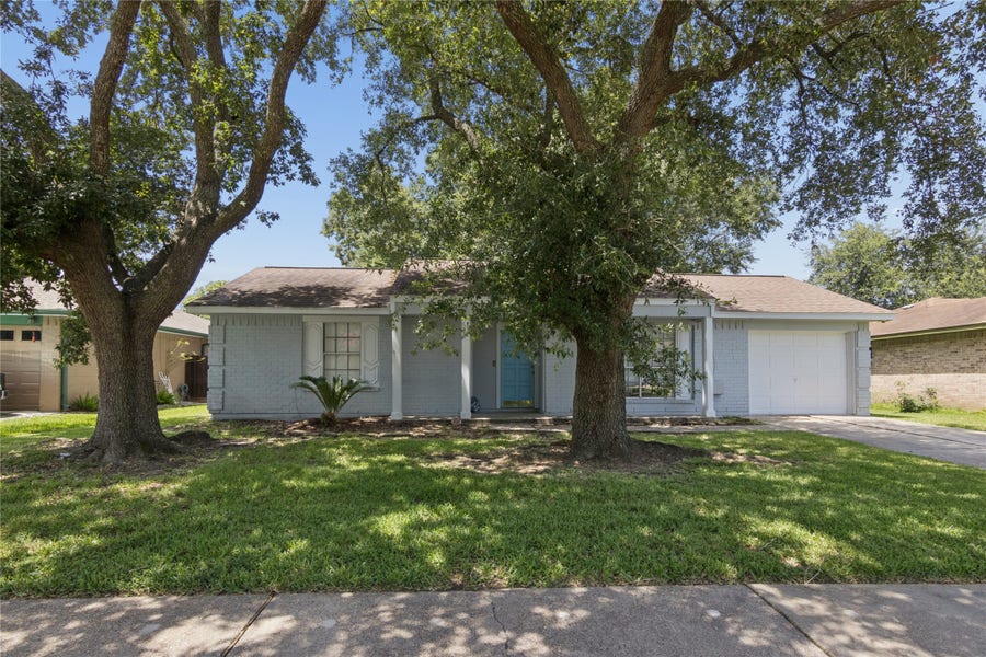 Property photo for 2504 Ewell Drive, League City, TX
