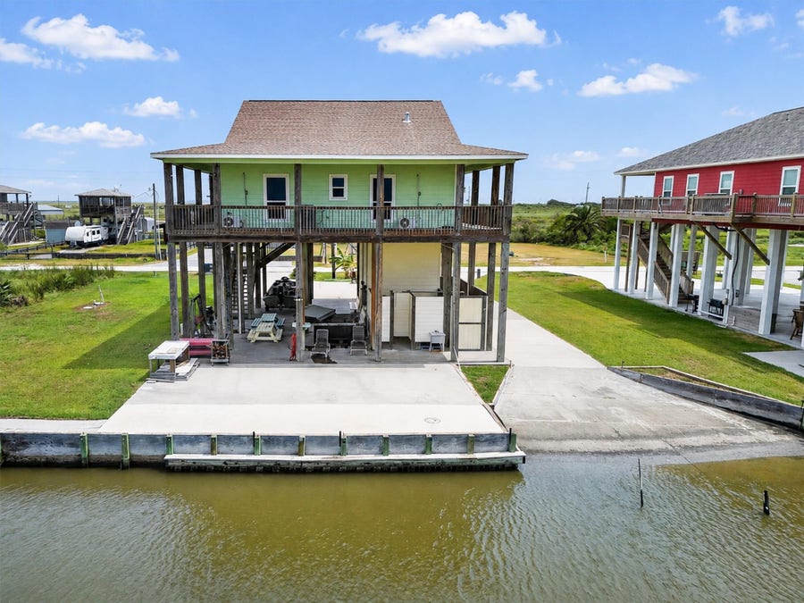 Property photo for 1111 Mabry Street, Gilchrist, TX