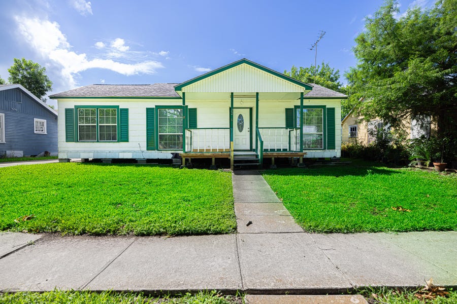 Property photo for 2206 Alabama Street, Baytown, TX