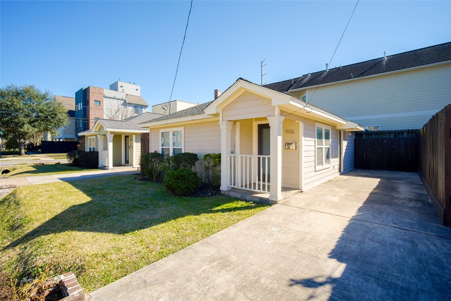 Property photo for 906 W 9th Street, Houston, TX