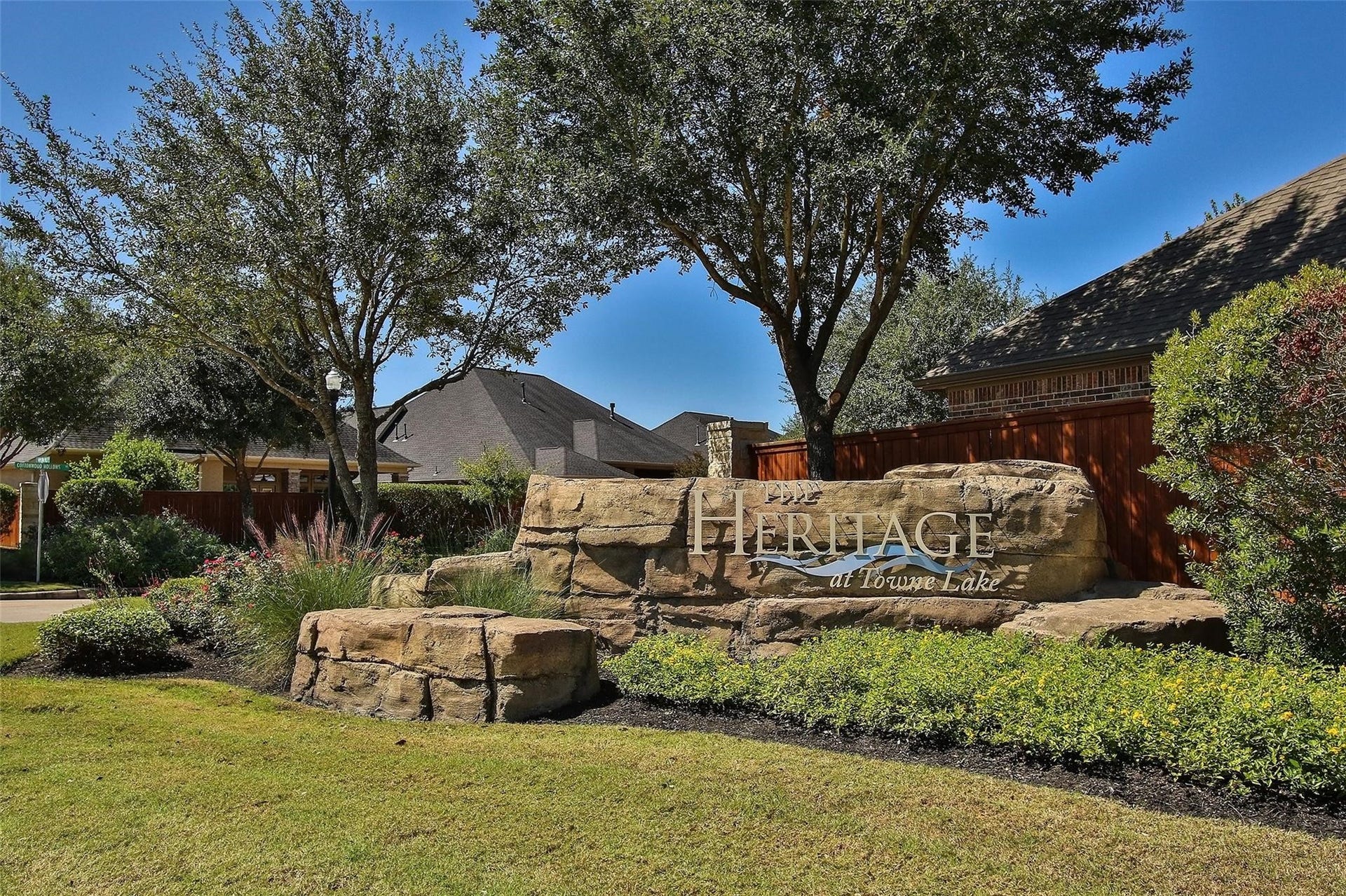 Enjoy a boatload of resort-style amenities right in your backyard! Towne Lake offers an incredible lifestyle with sparkling pools, fitness facilities, beautiful trails, water activities, parks & inviting spaces to gather with family and friends. Relax by the water, stay active, socialize or simply enjoy the outdoorsall without leaving this amazing master-planned community!