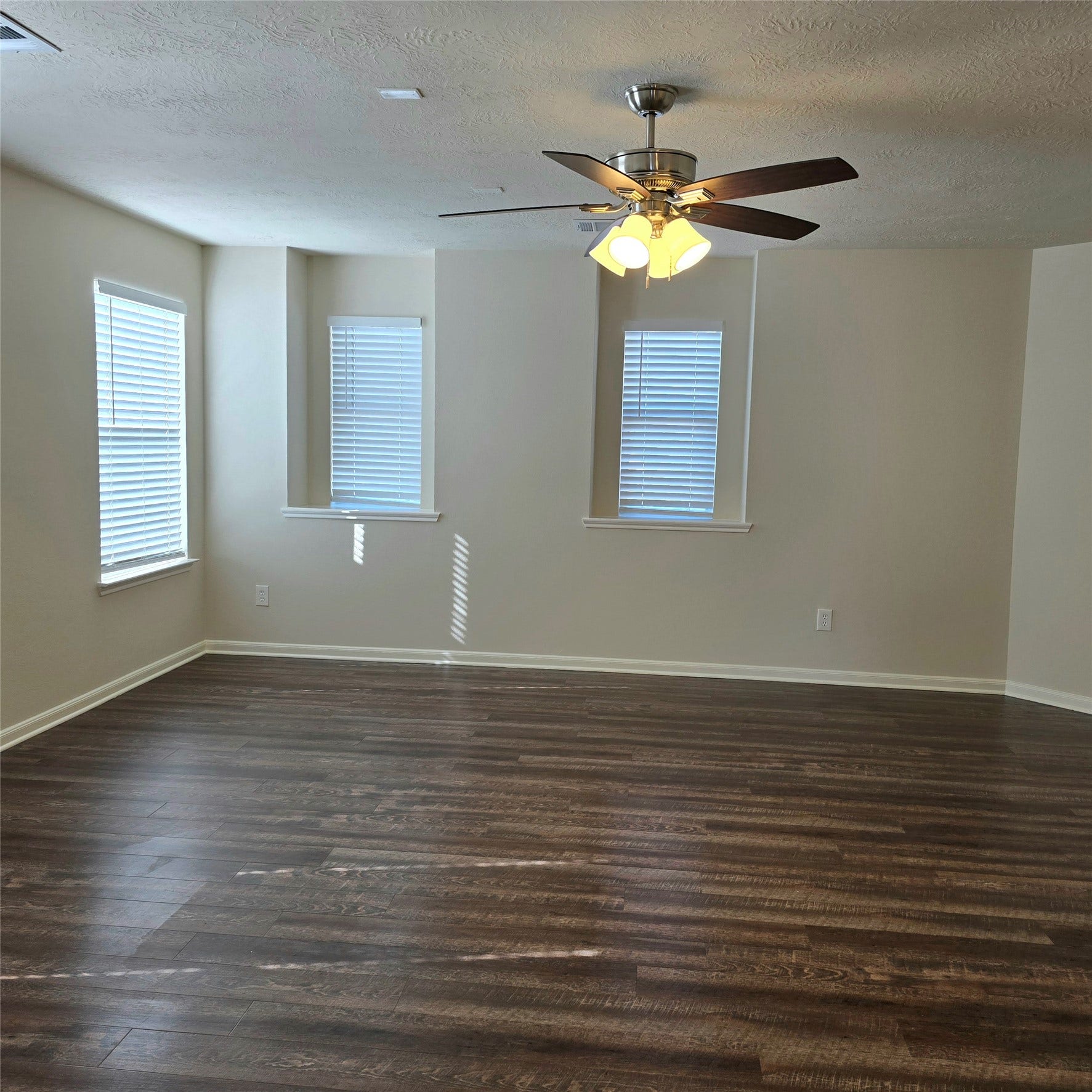 12006 Audubon Hill Court, Houston, TX 77038 Large den with lots of natural light and ceiling fan with light fixtures.