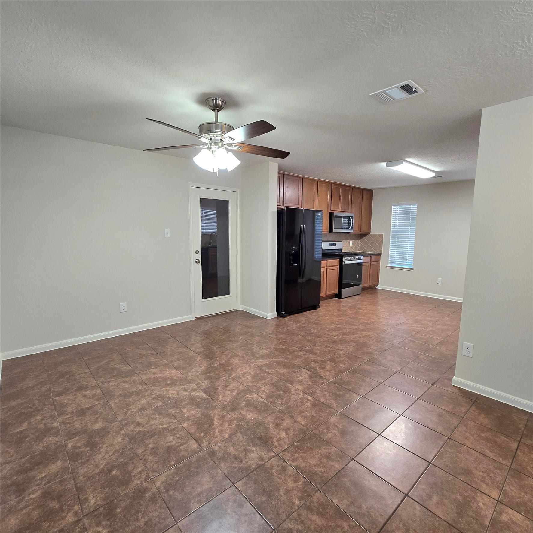 12006 Audubon Hill Court, Houston, TX 77038 Dining area opens to kitchen