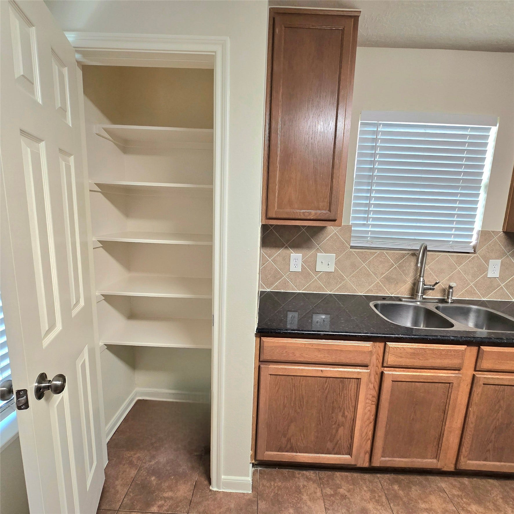 12006 Audubon Hill Court, Houston, TX 77038 Spacious pantry