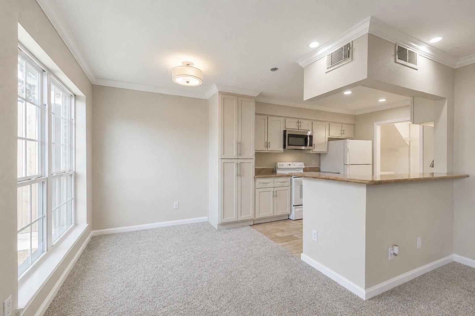 1687 W Sam Houston Parkway S, Houston, TX 77042 Kitchen & Breakfast Area
