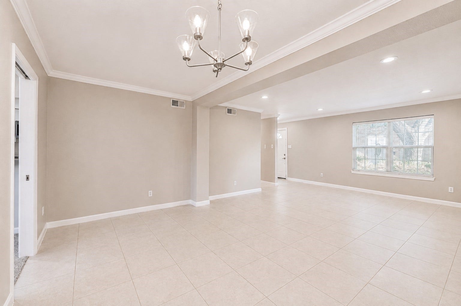 1687 W Sam Houston Parkway S, Houston, TX 77042 Formal Living & Dining