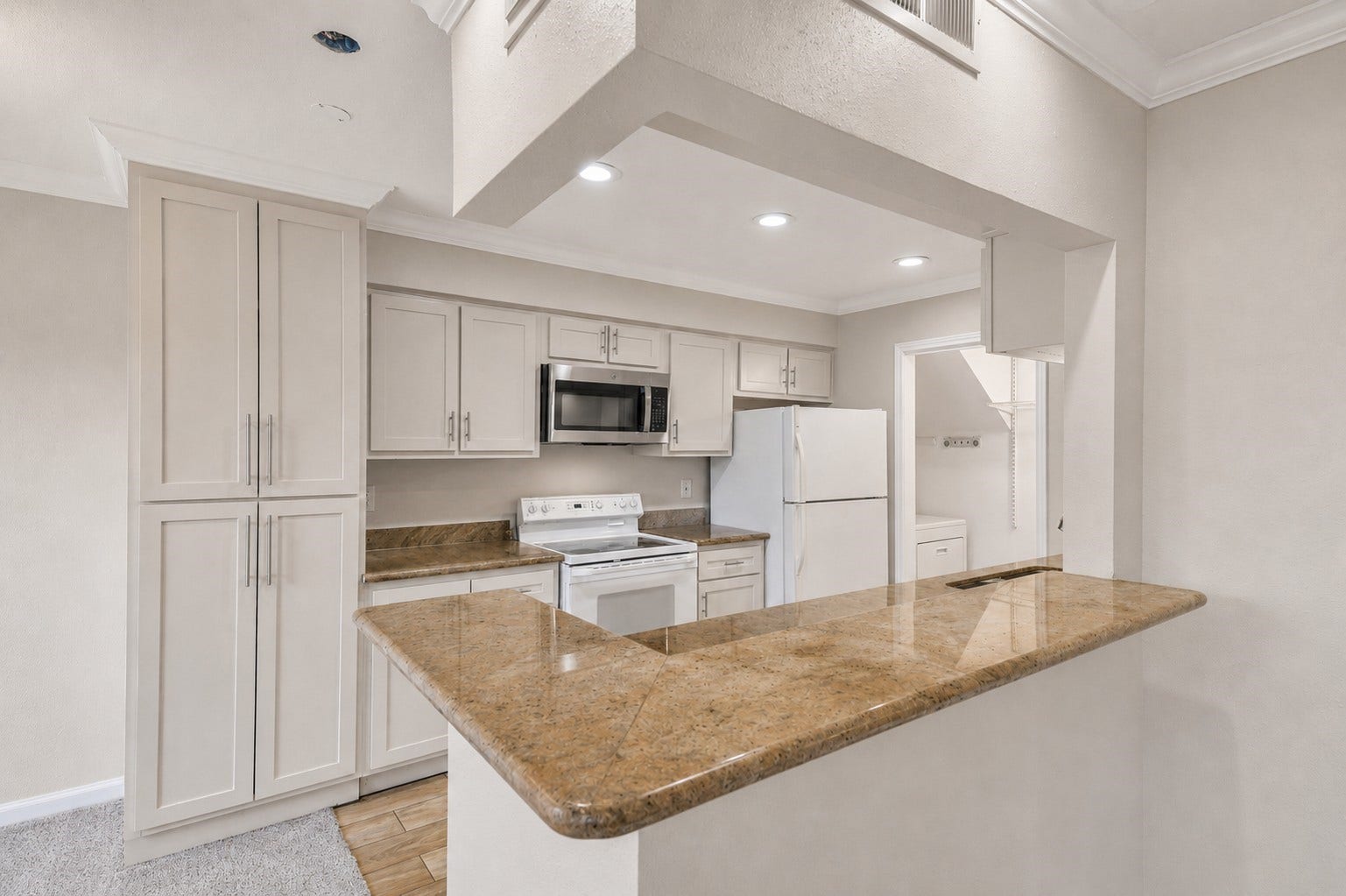 1687 W Sam Houston Parkway S, Houston, TX 77042 Kitchen