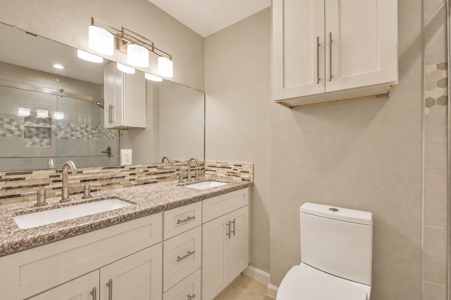 1687 W Sam Houston Parkway S, Houston, TX 77042 Primary Bathroom