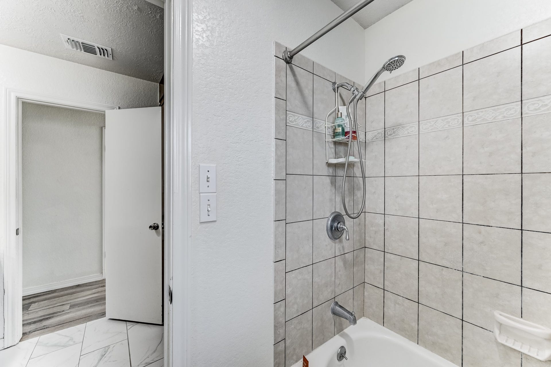 1130 Old Mill Lane, Houston, TX 77073 1130 Old Mill Lane, Houston, TX 77073
