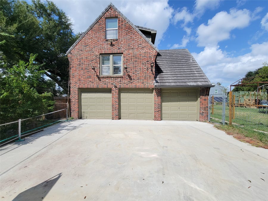 Property photo for 3214 S Macgregor Way, Houston, TX