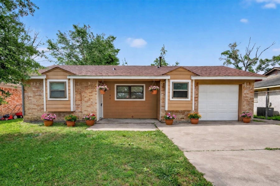 Property photo for 17106 Sunshine Street, Houston, TX