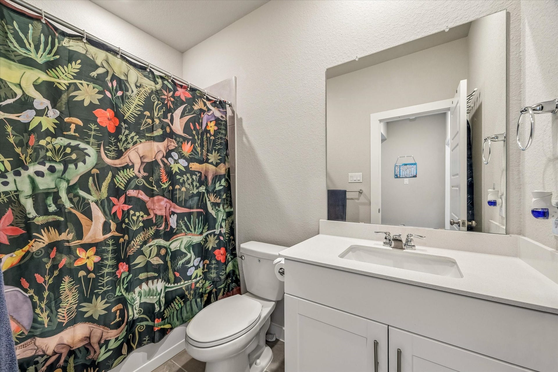 14838 Silent Gulf Avenue, Houston, TX 77082 Secondary full bathroom provides convenient accommodations for guests and additional household members.