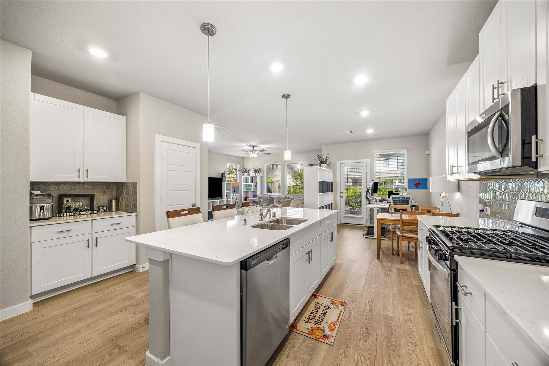 14838 Silent Gulf Avenue, Houston, TX 77082 A charming kitchen bar area offers the perfect little spot for your morning coffee, afternoon pick-me-up, or favorite beverage essentials.