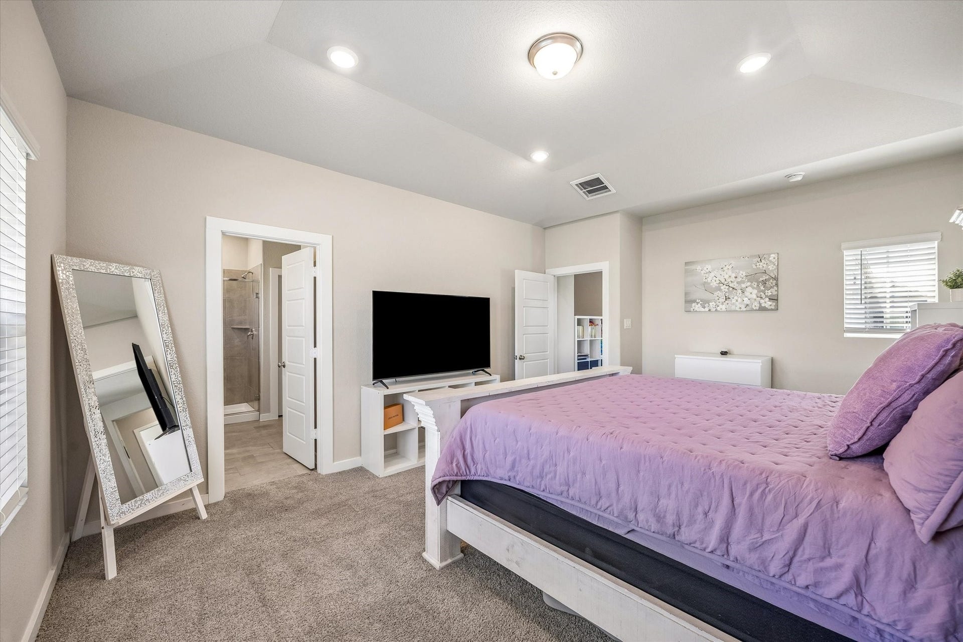 14838 Silent Gulf Avenue, Houston, TX 77082 Another look at the primary suite highlights the opportunity to create a personal sanctuary tailored to your taste and daily routine.