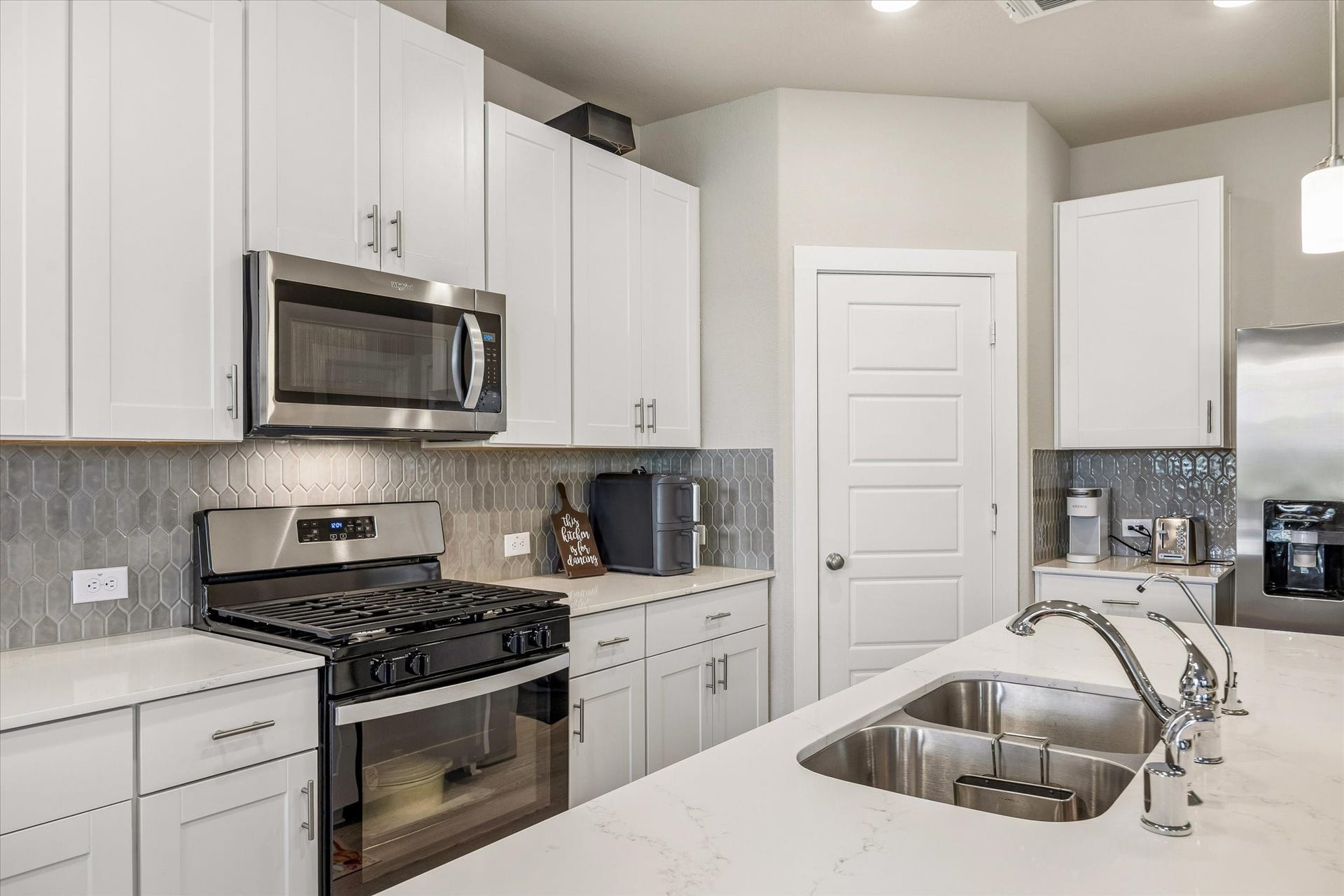 14838 Silent Gulf Avenue, Houston, TX 77082 Designed with both style and practicality in mind, the kitchen serves as a central gathering point for everything from quick weekday meals to weekend cooking.