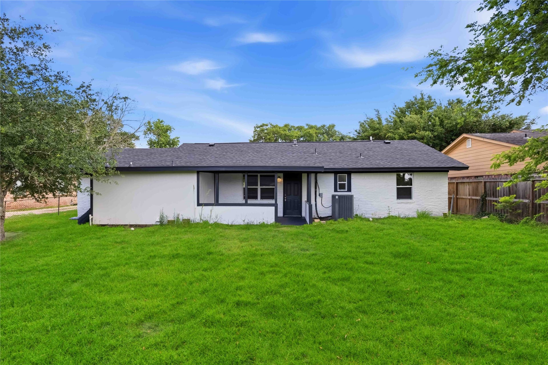 9723 Oldcrest Drive, Stafford, TX 77477 Large backyard space.