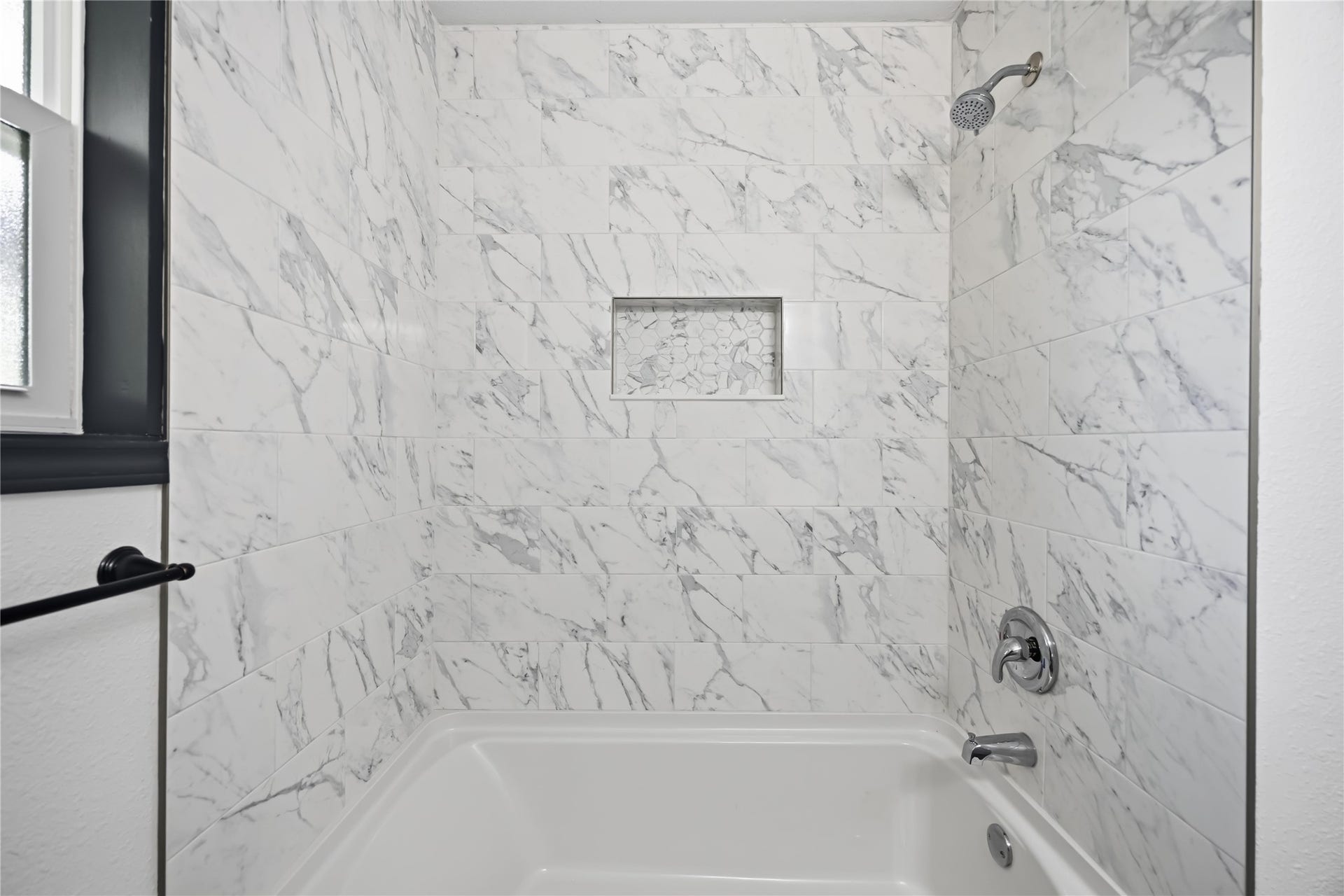 9723 Oldcrest Drive, Stafford, TX 77477 Bathtub in secondary bathroom.