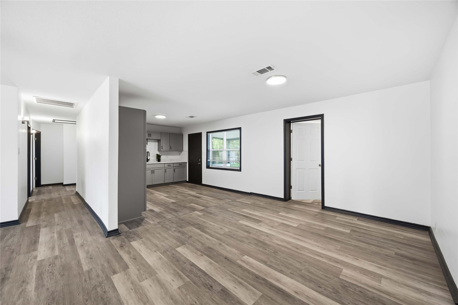 9723 Oldcrest Drive, Stafford, TX 77477 Easy, open flow for entertaining. Door here leads to the utility room.