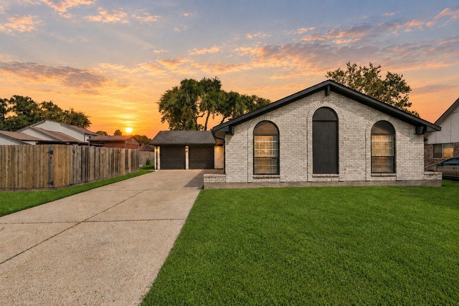 Property photo for 5003 Colombia Drive, Pasadena, TX