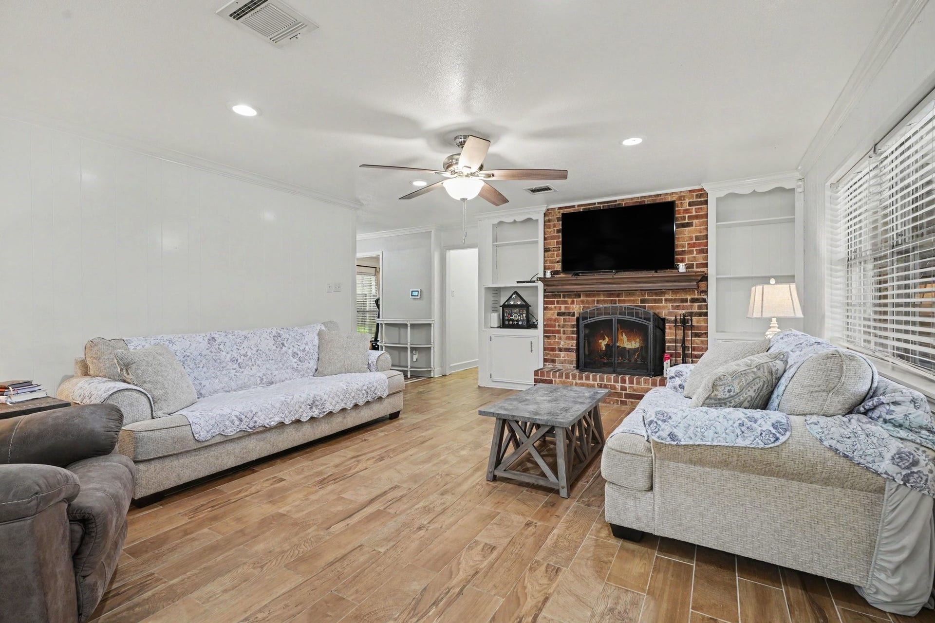 4318 Meadow Glenn Drive, Dickinson, TX 77539 4318 Meadow Glenn Drive, Dickinson, TX 77539