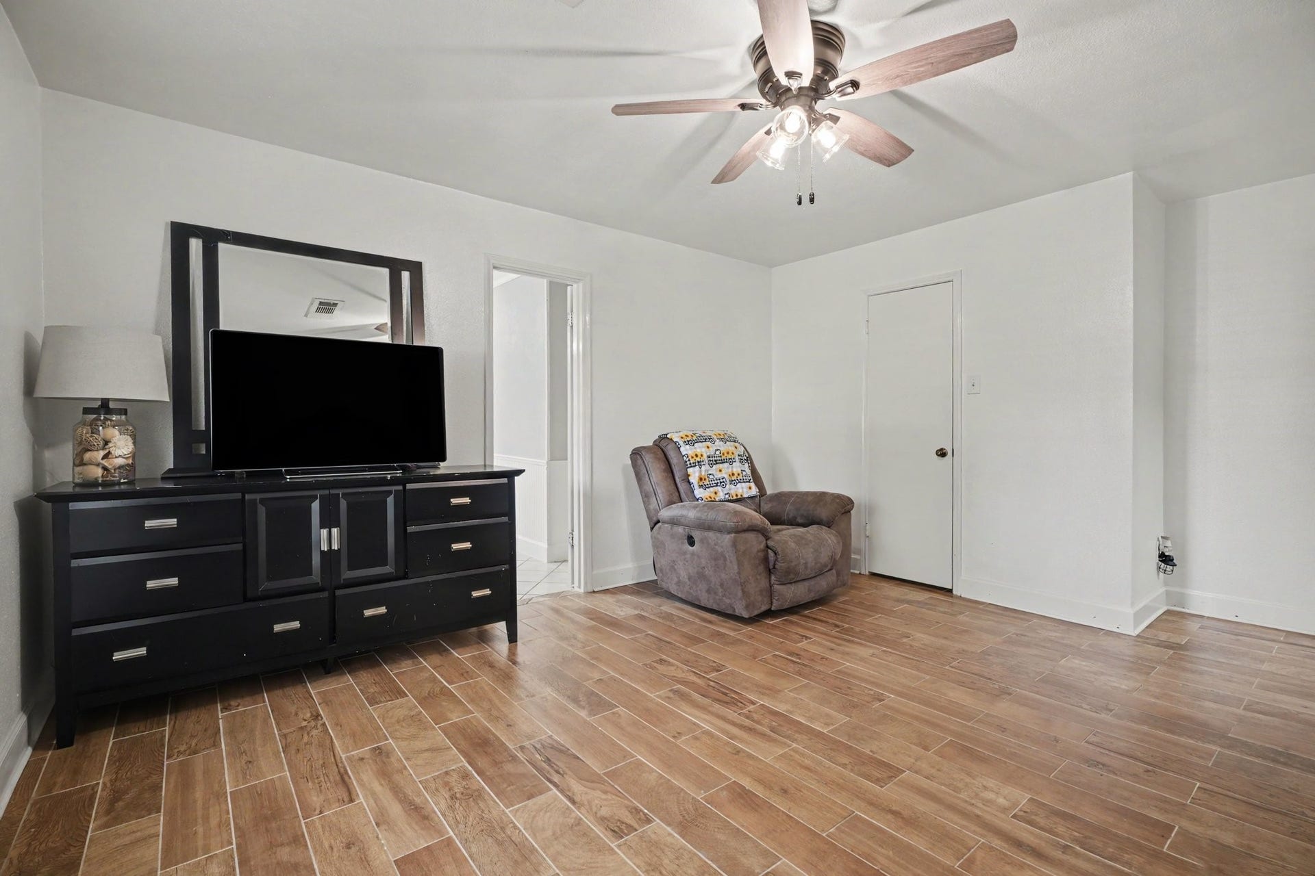 4318 Meadow Glenn Drive, Dickinson, TX 77539 4318 Meadow Glenn Drive, Dickinson, TX 77539