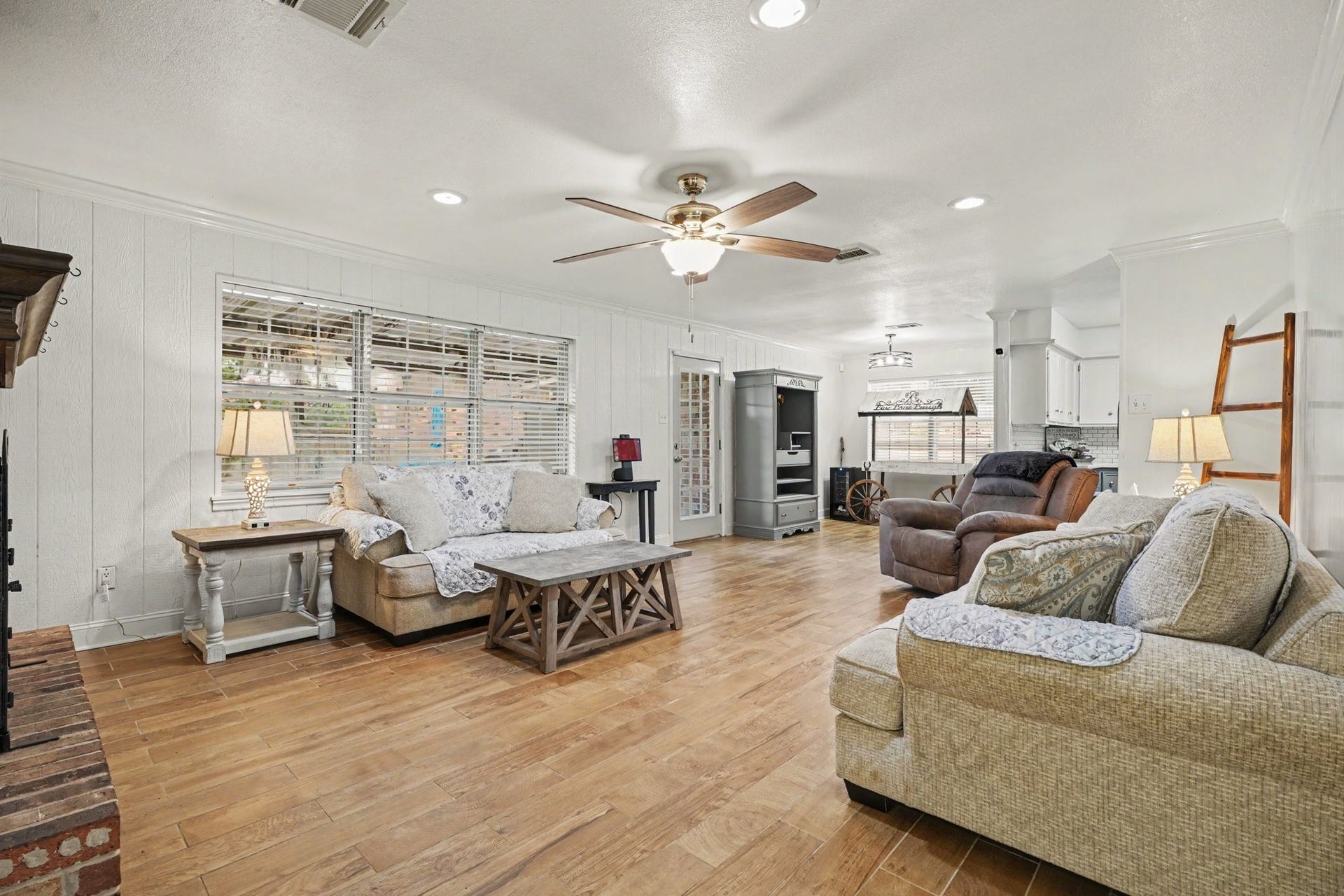 4318 Meadow Glenn Drive, Dickinson, TX 77539 4318 Meadow Glenn Drive, Dickinson, TX 77539