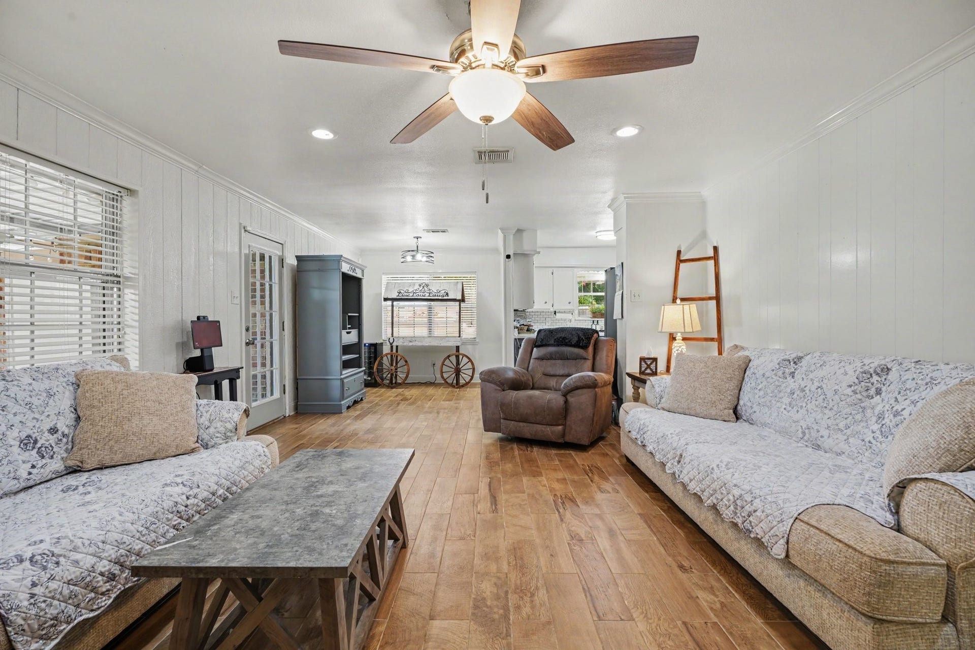 4318 Meadow Glenn Drive, Dickinson, TX 77539 4318 Meadow Glenn Drive, Dickinson, TX 77539