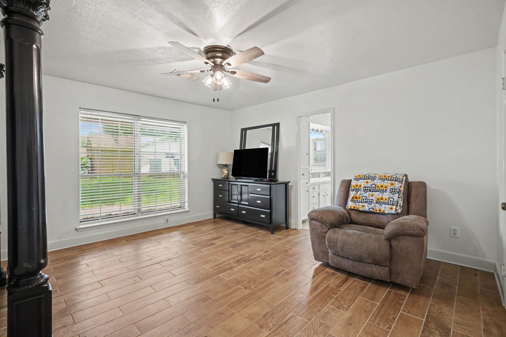 4318 Meadow Glenn Drive, Dickinson, TX 77539 4318 Meadow Glenn Drive, Dickinson, TX 77539