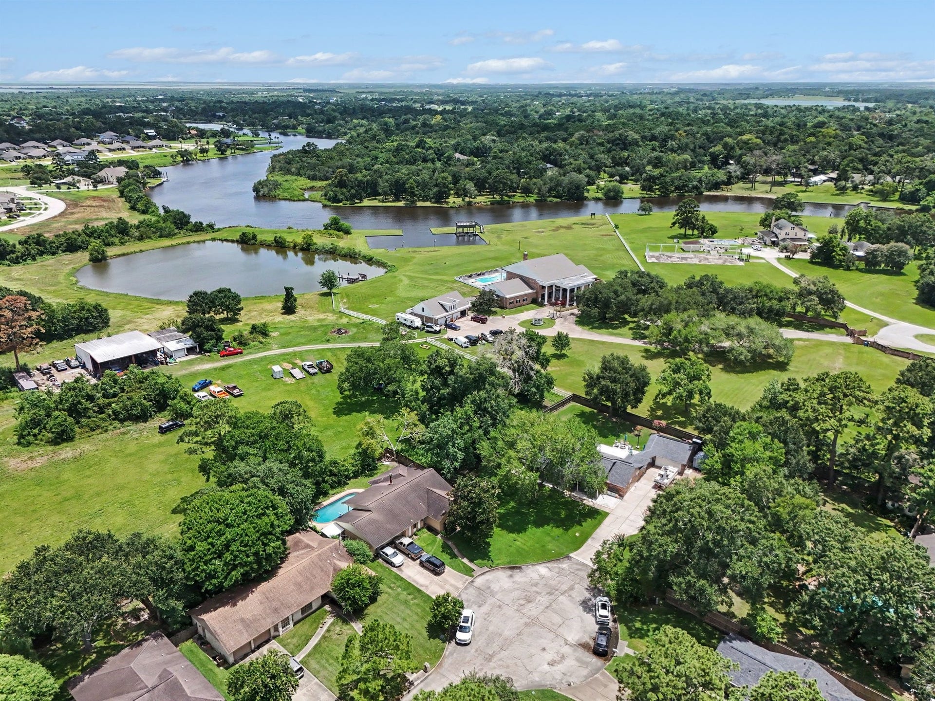 4318 Meadow Glenn Drive, Dickinson, TX 77539 4318 Meadow Glenn Drive, Dickinson, TX 77539