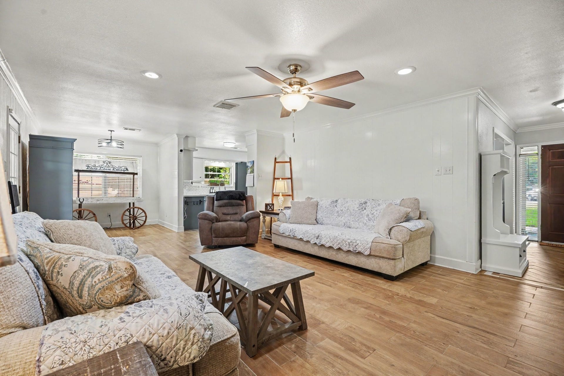 4318 Meadow Glenn Drive, Dickinson, TX 77539 4318 Meadow Glenn Drive, Dickinson, TX 77539