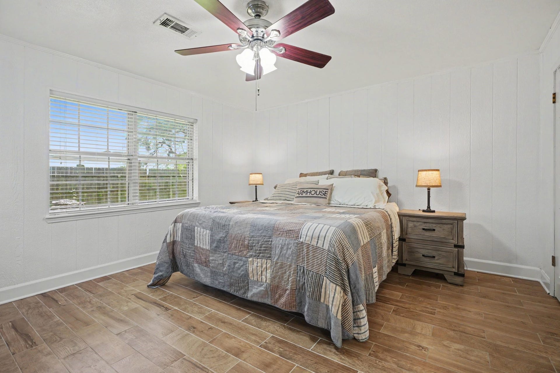 4318 Meadow Glenn Drive, Dickinson, TX 77539 4318 Meadow Glenn Drive, Dickinson, TX 77539