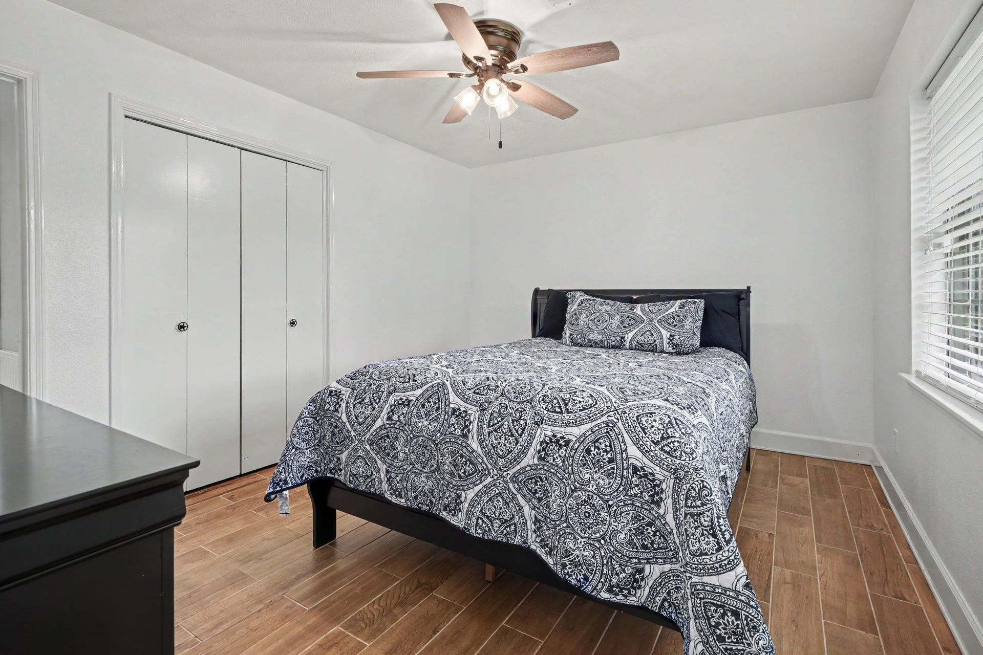 4318 Meadow Glenn Drive, Dickinson, TX 77539 4318 Meadow Glenn Drive, Dickinson, TX 77539
