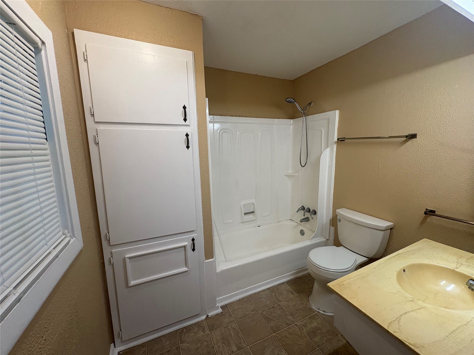 913 Meyers Street, Clute, TX 77531 913 Meyers Street, Clute, TX 77531