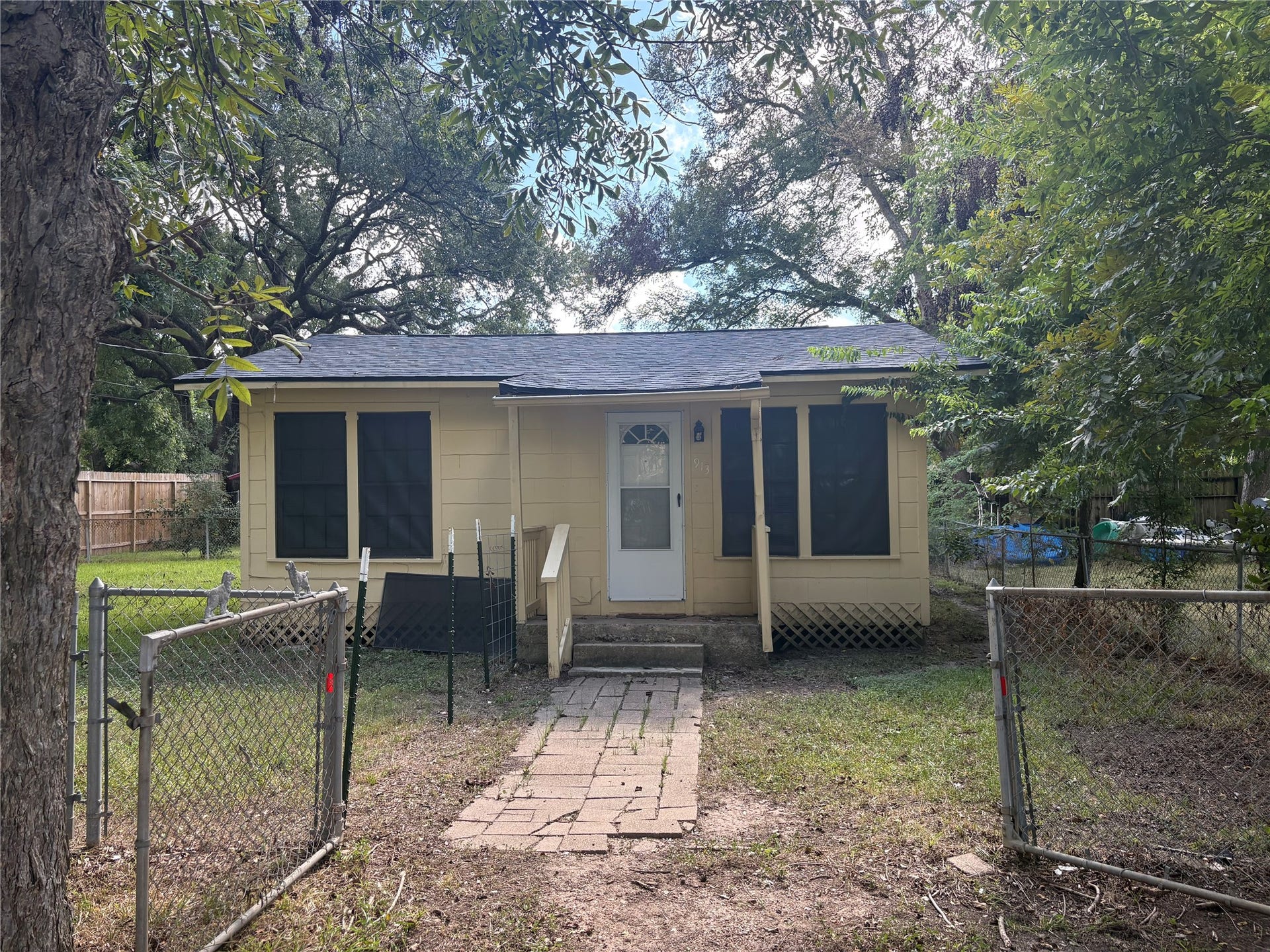 913 Meyers Street, Clute, TX 77531 913 Meyers Street, Clute, TX 77531