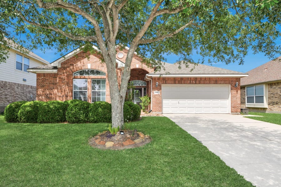 Property photo for 945 Autumn Brook Street, Seabrook, TX