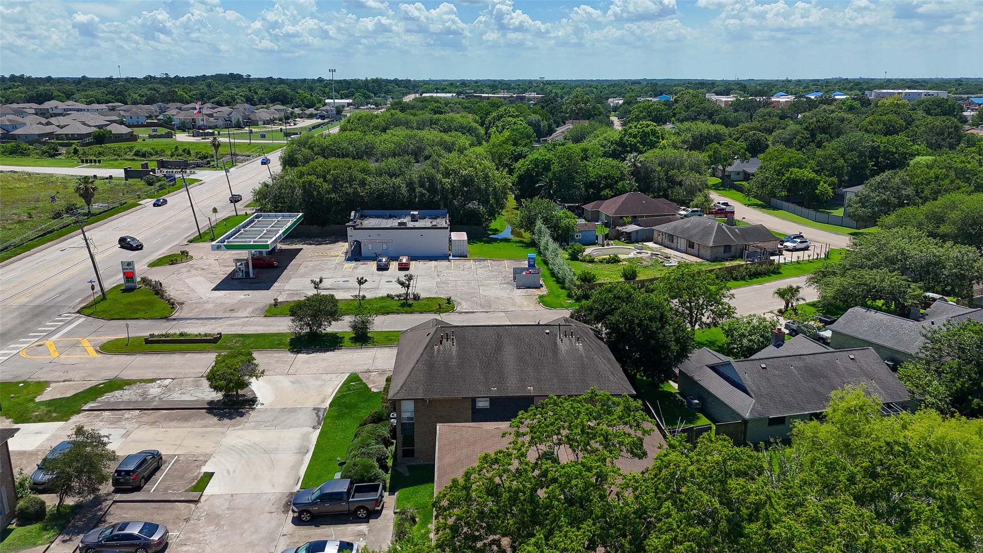 4017 Briar Hollow Drive, Dickinson, TX 77539