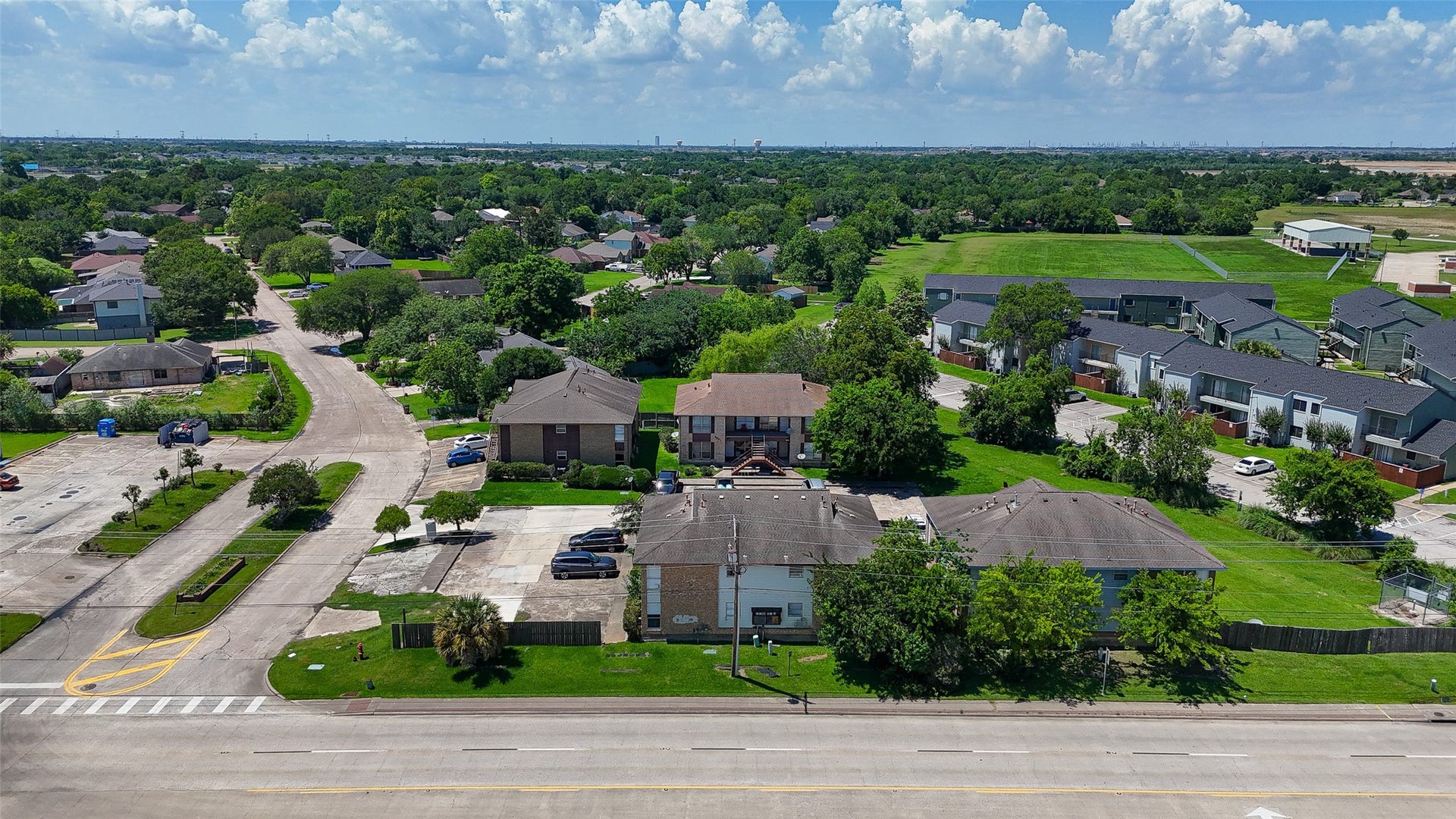 4017 Briar Hollow Drive, Dickinson, TX 77539