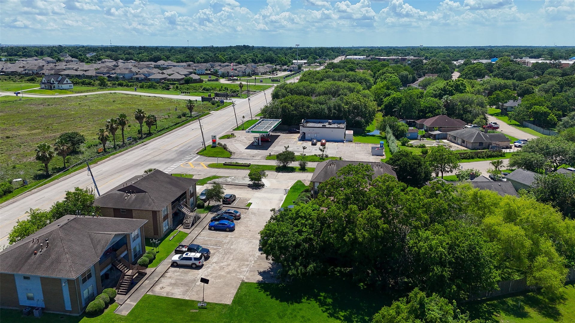 4017 Briar Hollow Drive, Dickinson, TX 77539
