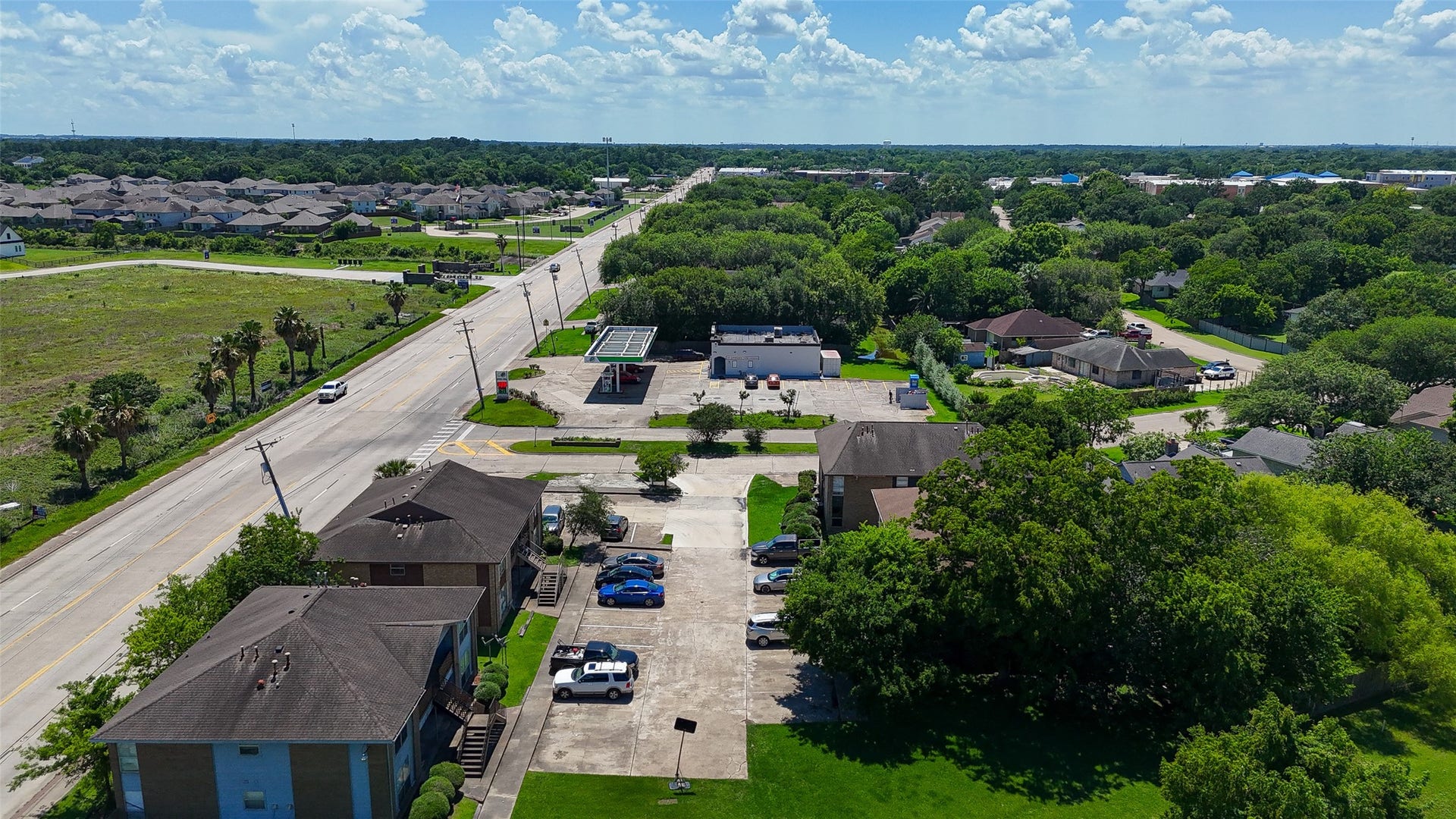 4017 Briar Hollow Drive, Dickinson, TX 77539
