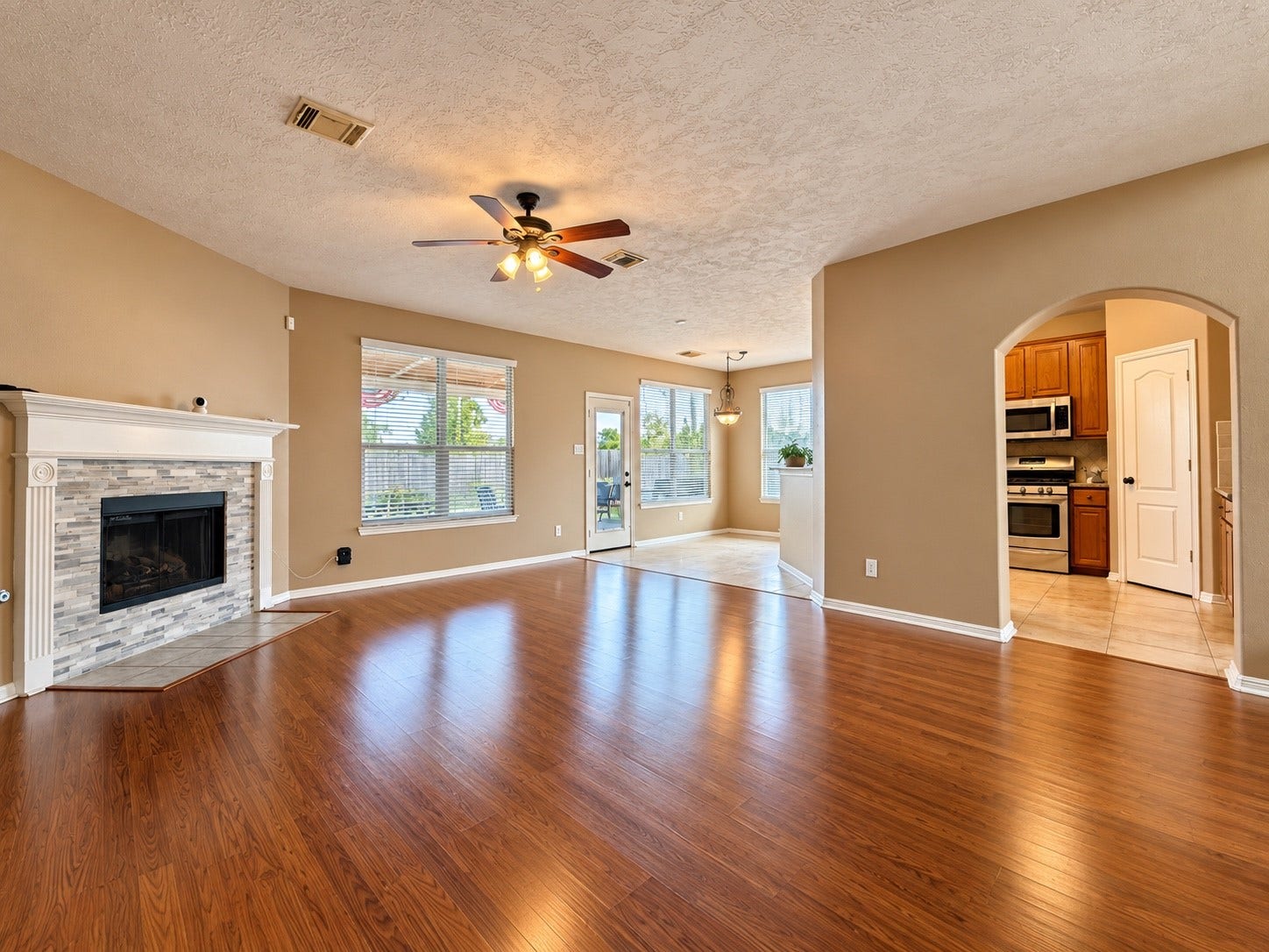105 Kevin Court, La Porte, TX 77571 105 Kevin Court, La Porte, TX 77571