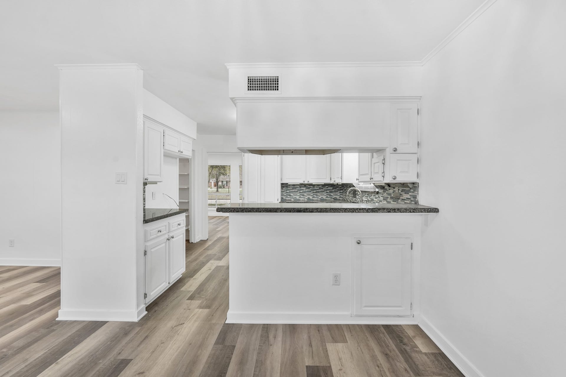 5127 W Bellfort Avenue, Houston, TX 77035