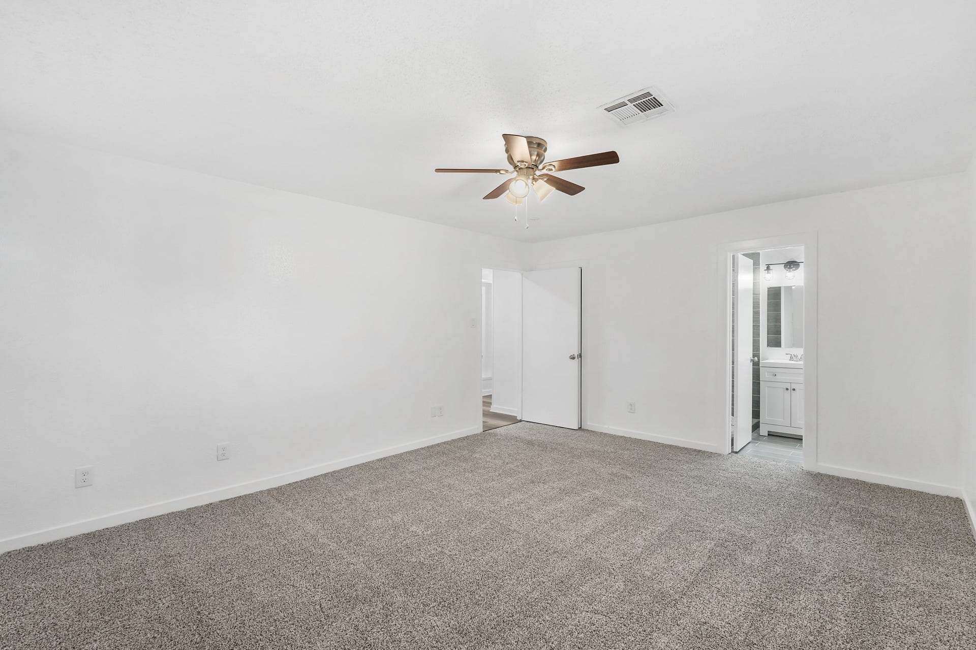 5127 W Bellfort Avenue, Houston, TX 77035