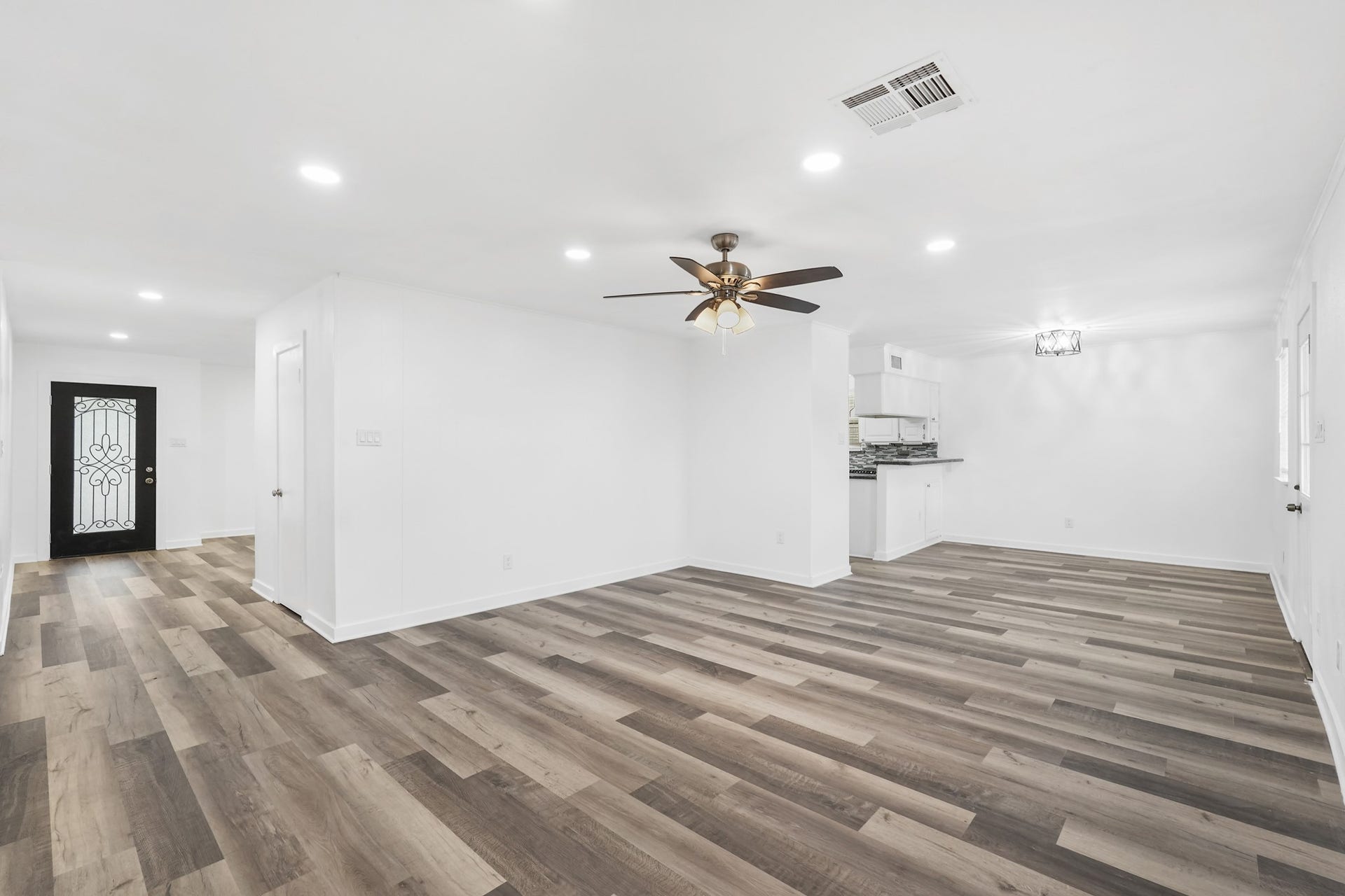 5127 W Bellfort Avenue, Houston, TX 77035