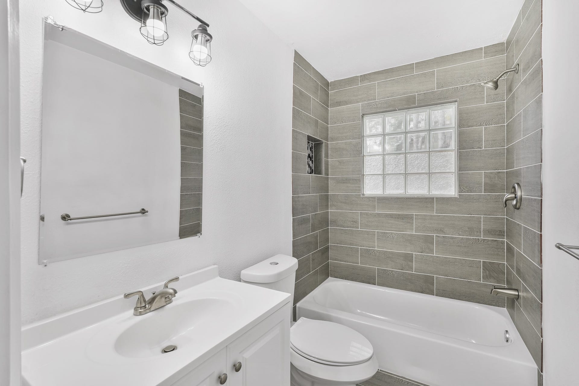 5127 W Bellfort Avenue, Houston, TX 77035